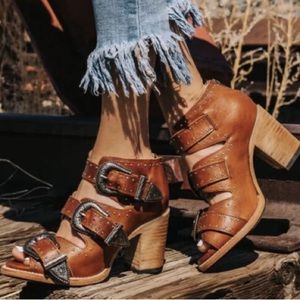 Free Bird violet Sandals Size 7 in cognac